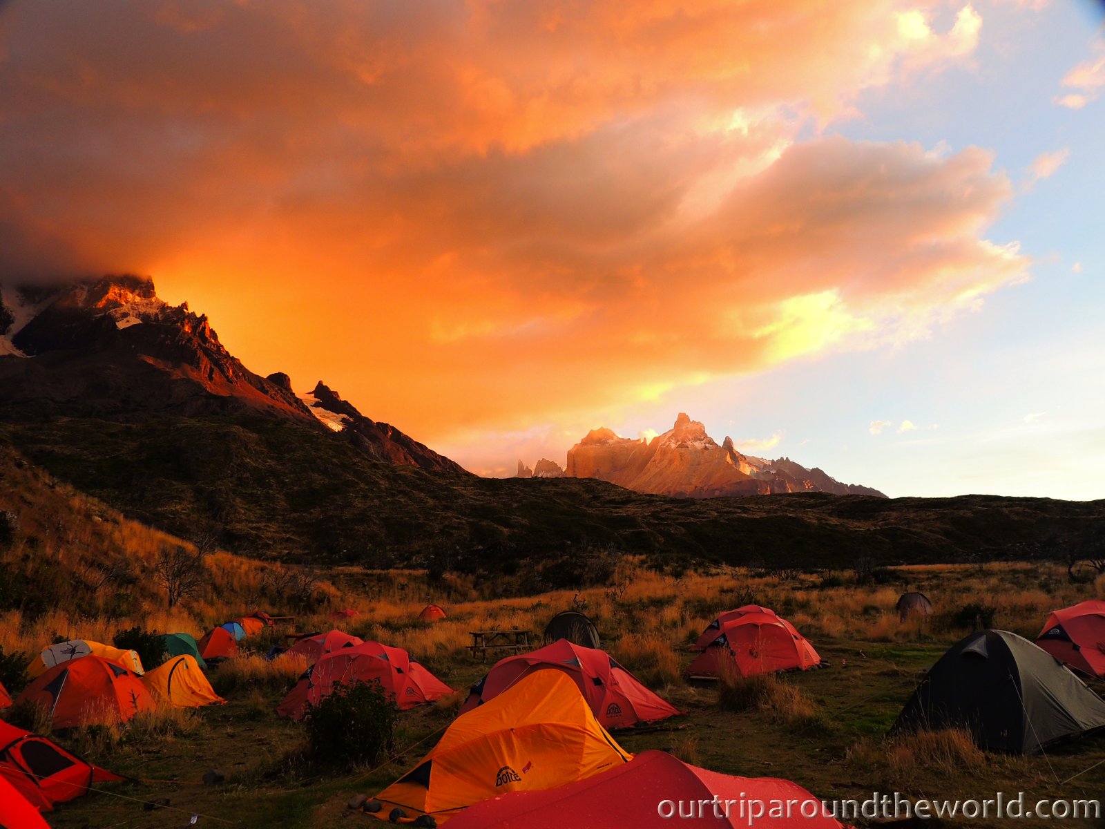 východ slunce Paine Grande Torres del Paine